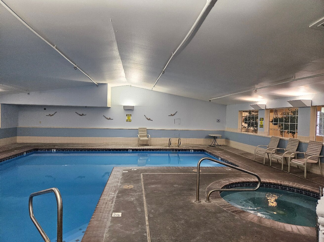 Coast Hilltop Inn主图