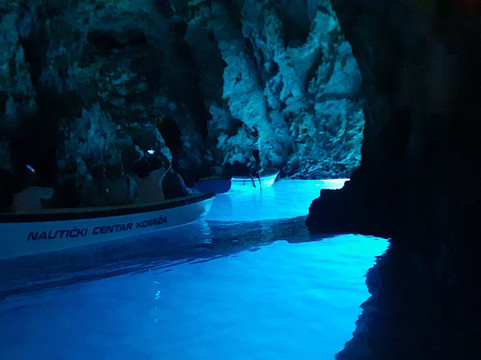 Blue Cave-比舍沃必去景点