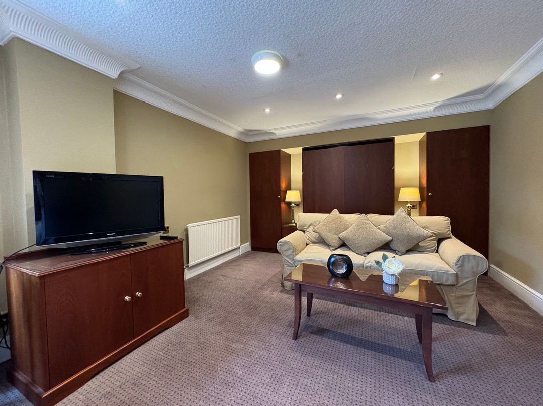 Grovefield House主图
