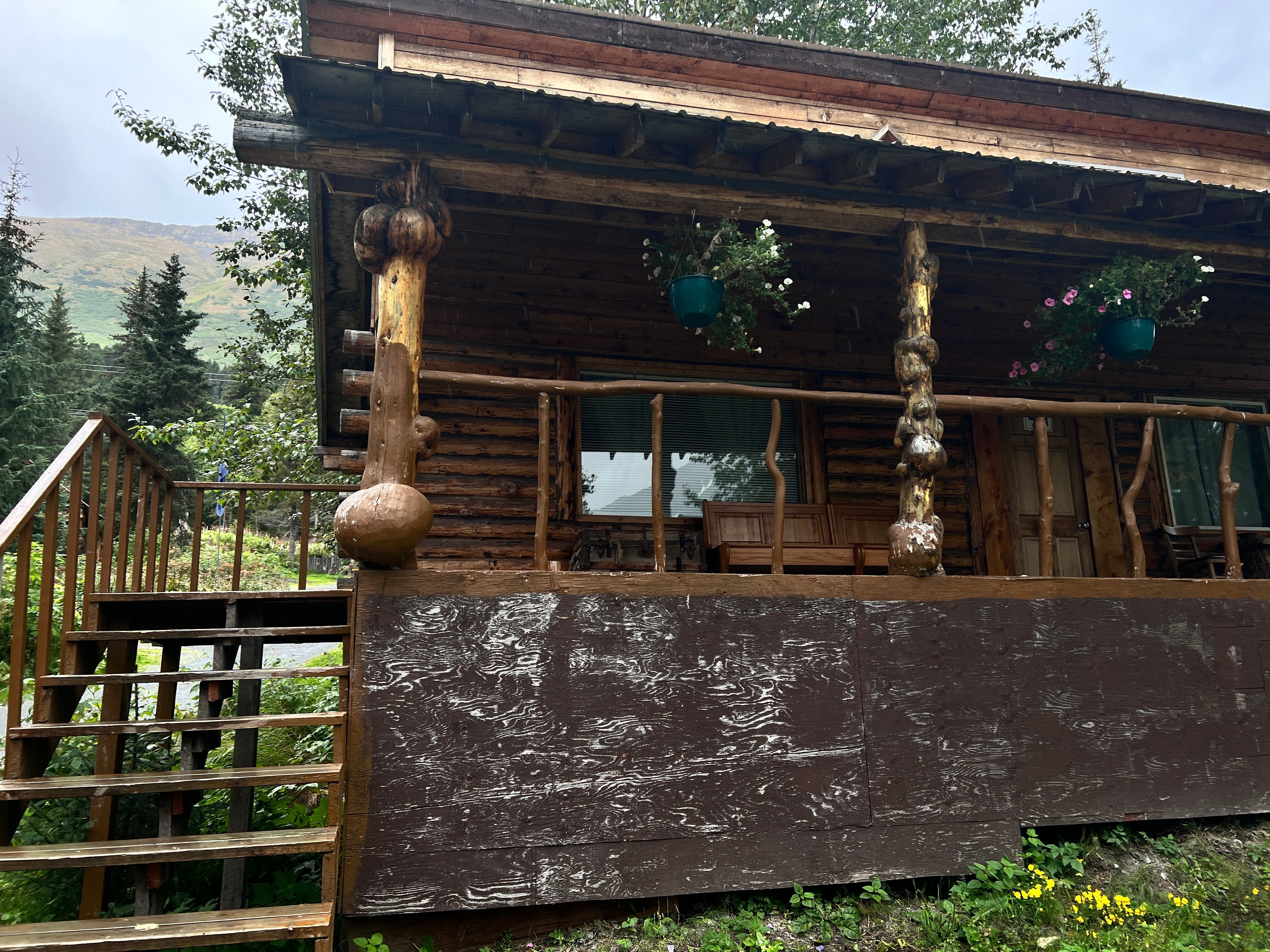 Midnight Sun Log Cabins-官方