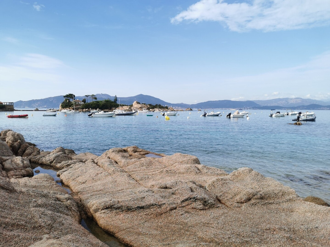Isolella Beach景点图片