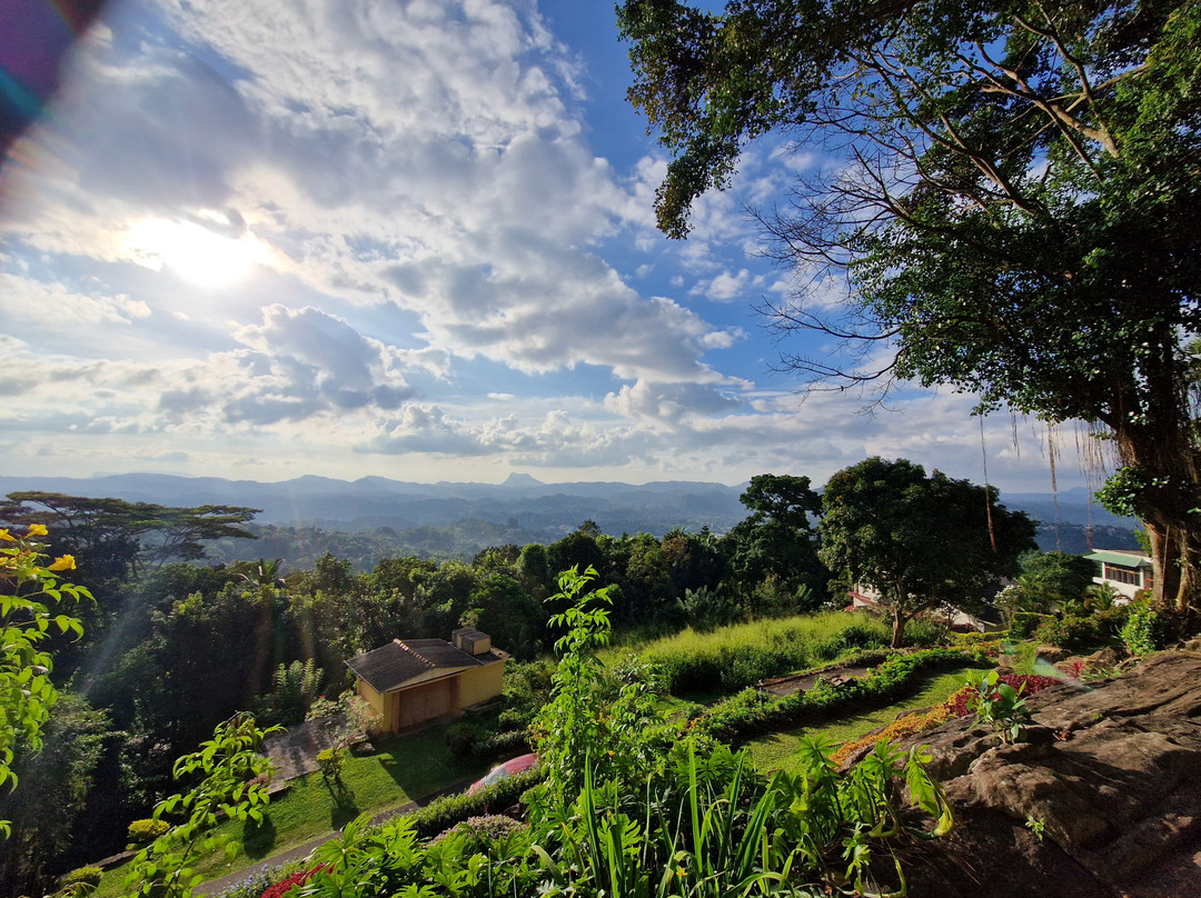 阿玛亚山酒店主图