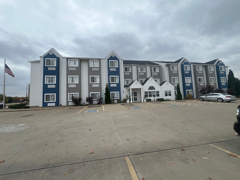 斯普林菲尔德温德姆麦客达套房酒店主图