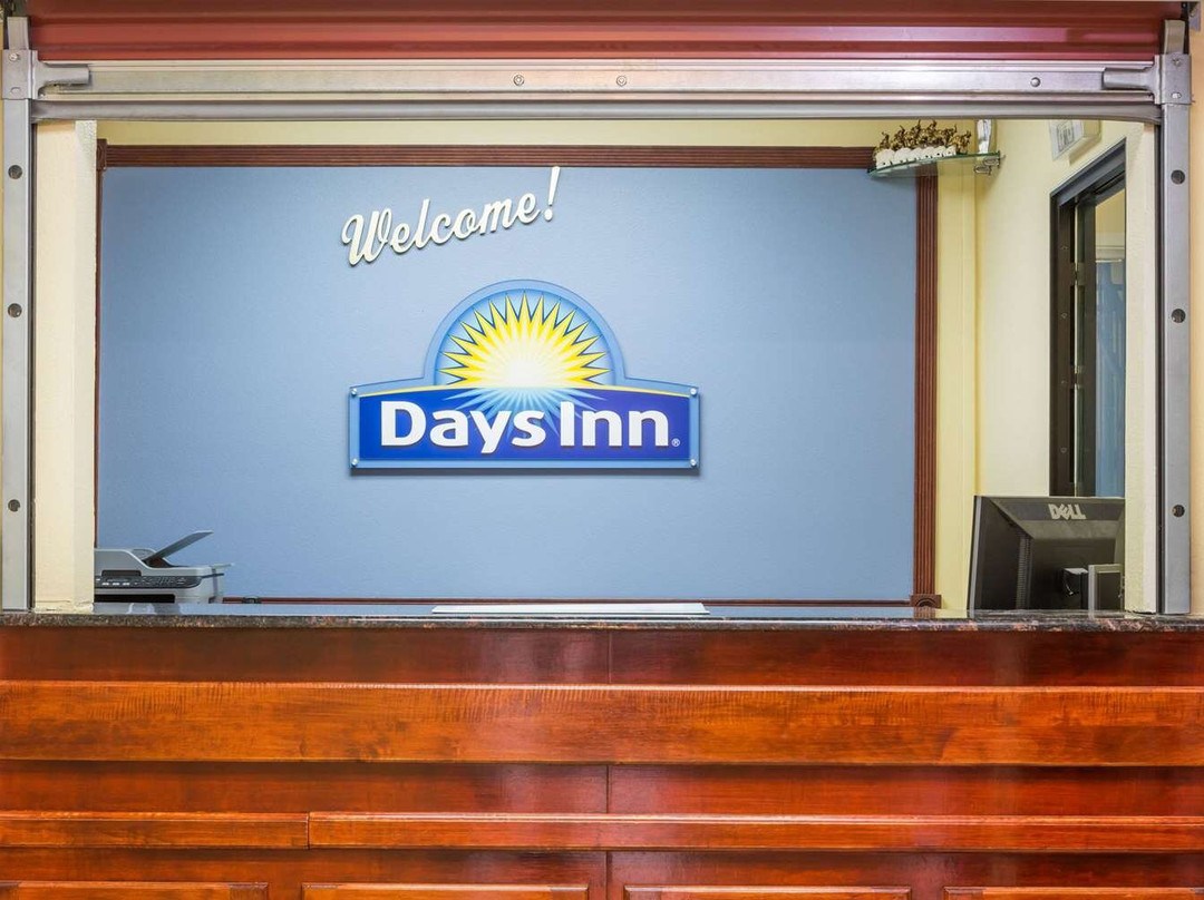 Days Inn by Wyndham Rayne