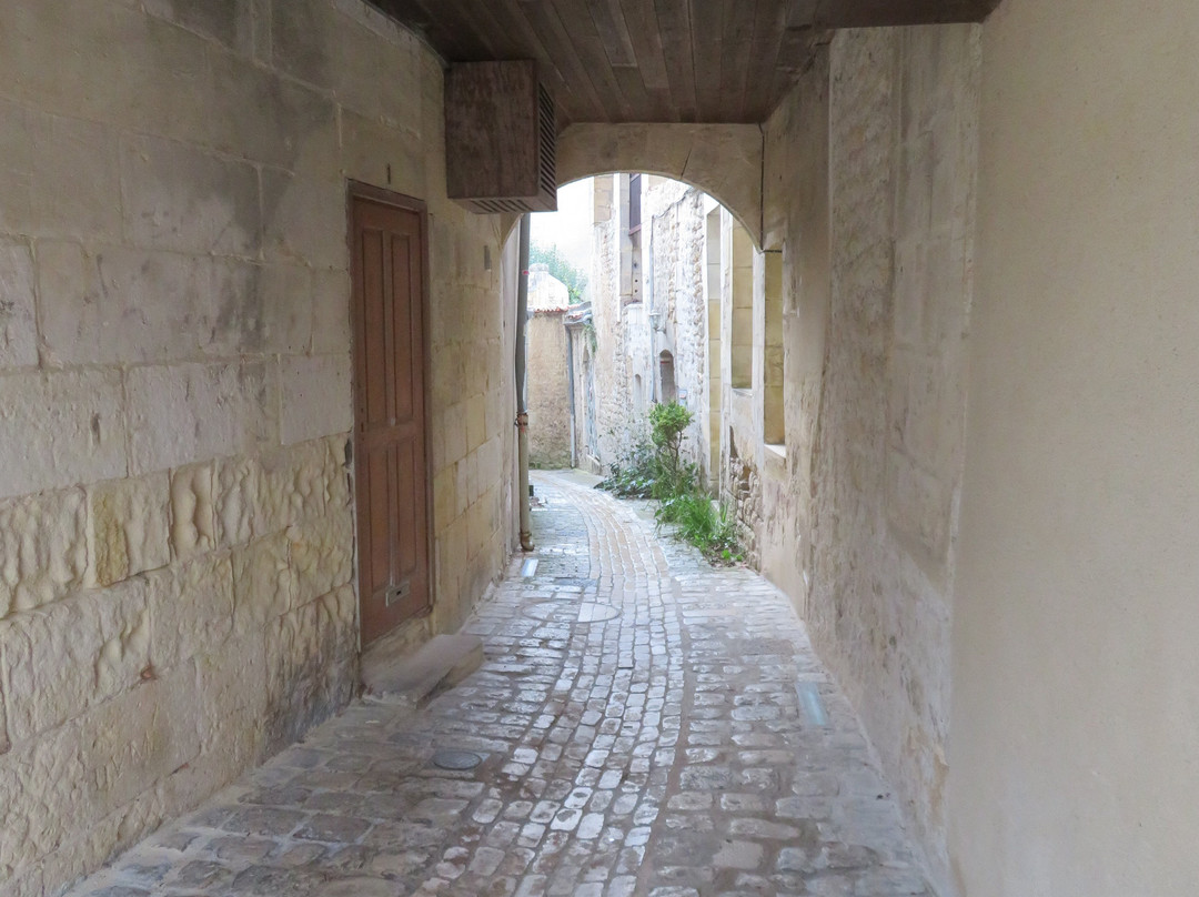 Jonzac, France. Rue De Champagnac景点图片