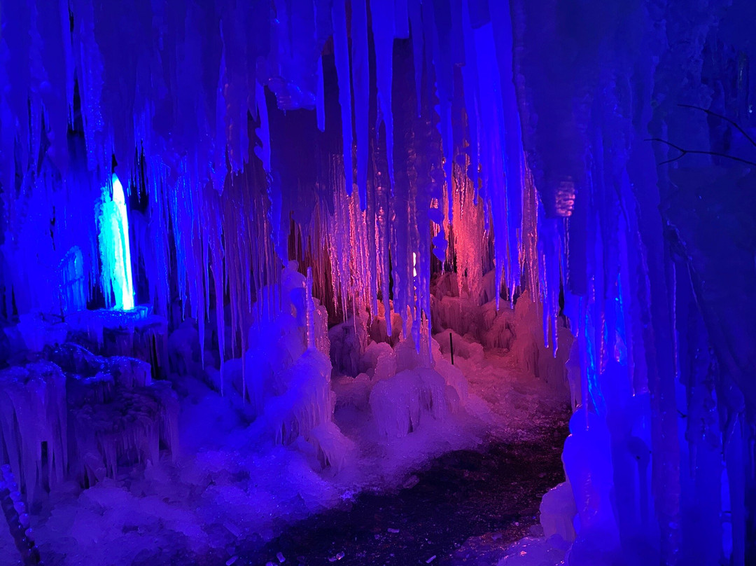 Ice palaces Schwarzsee景点图片