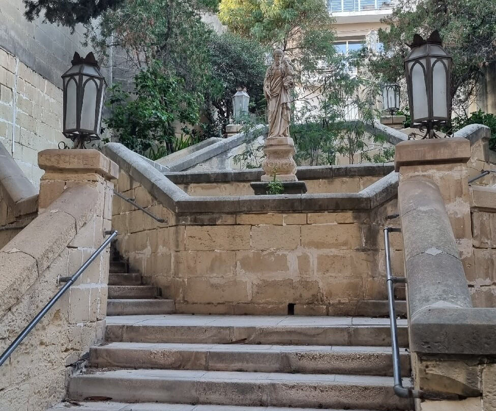 Parish Church of Our Lady of Mount Carmel-圣朱利安斯必去景点