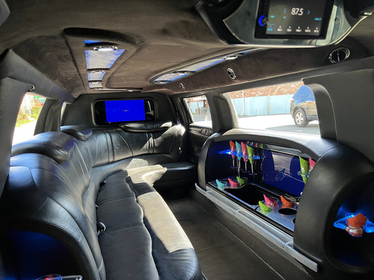 Patriots Limousine & Car Service-福克斯伯勒必去景点