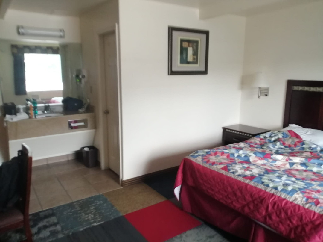 Whispering Palms Inn主图