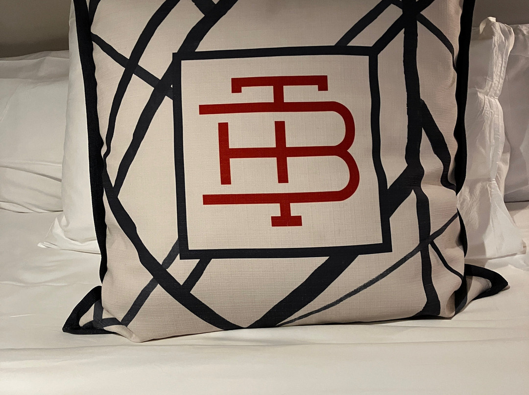 The Bristol Hotel主图