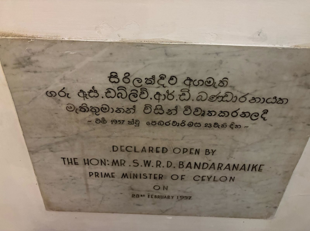 努瓦拉威娃湖边酒店主图