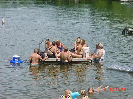 Island View Resort on Nest Lake主图