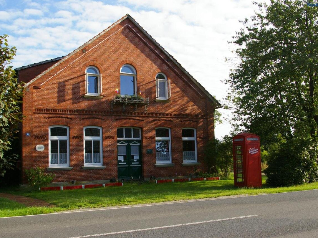 Das Haus Mit der Roten Telefonzelle