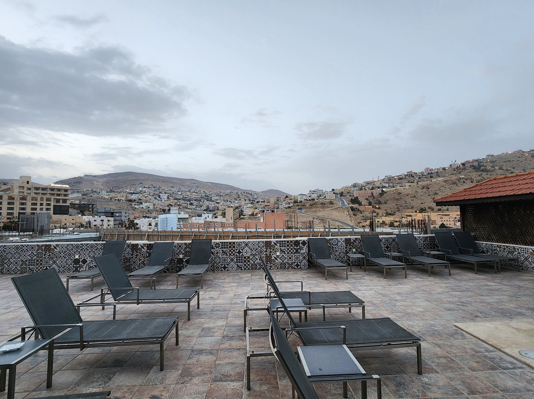 佩特拉月亮酒店主图