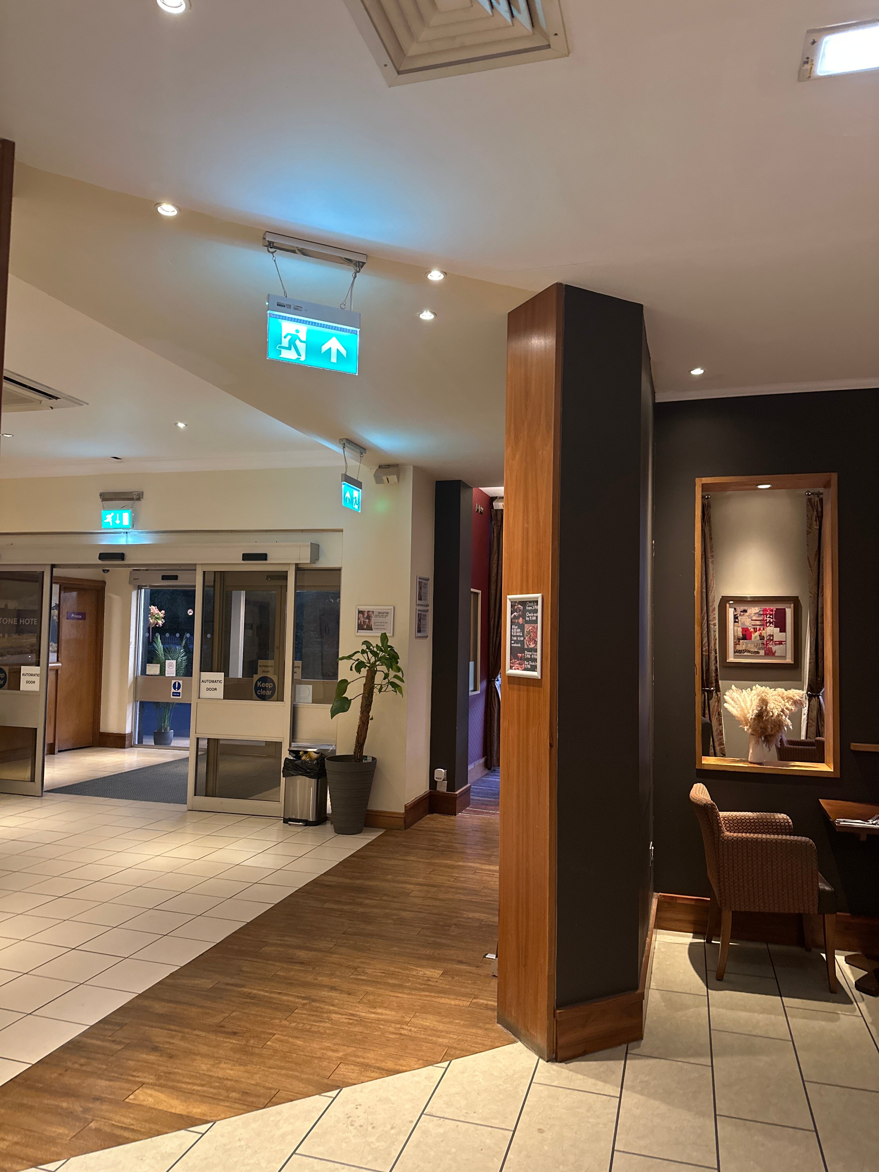 Milestone Peterborough Hotel A(1)m-官方