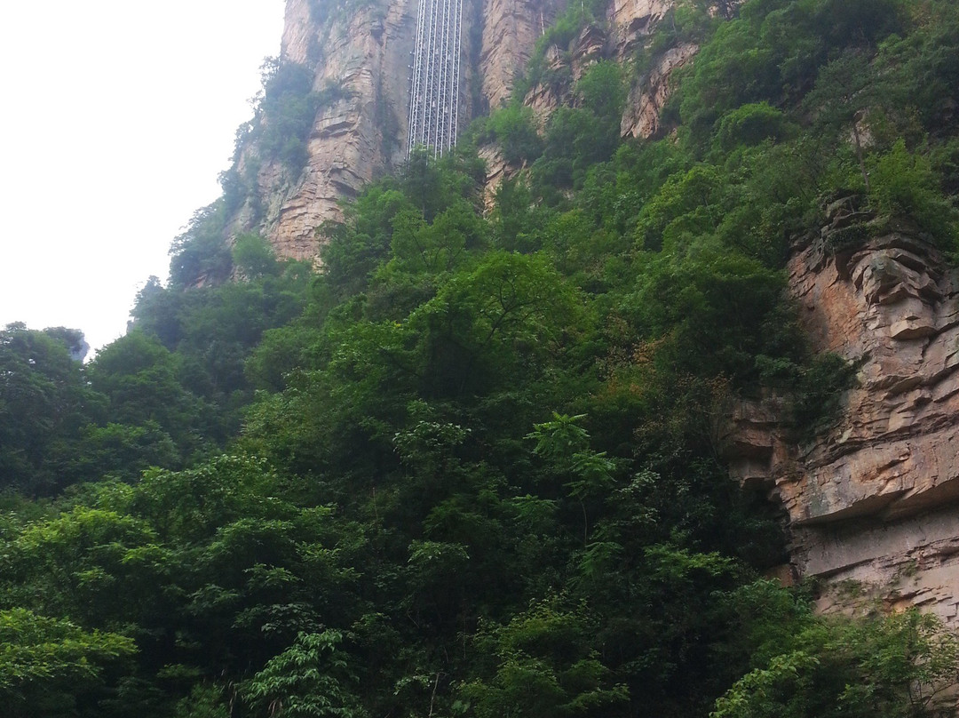 百龙观光电梯-张家界市必去景点