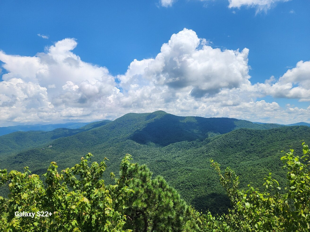 High Shoals Falls Trail-Hiawassee必去景点