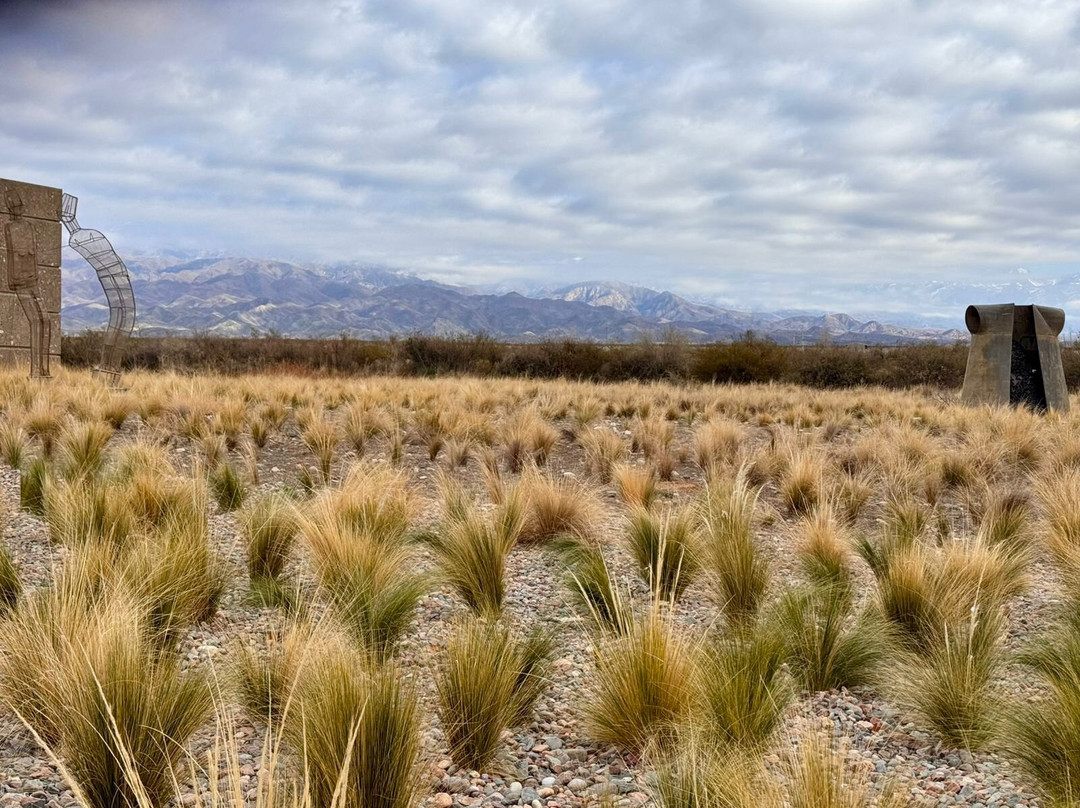 Adora Mendoza-门多萨必去景点
