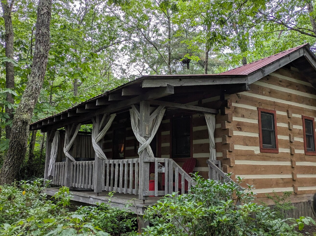 Fiddler's Roost Bed & Breakfast Cabins主图