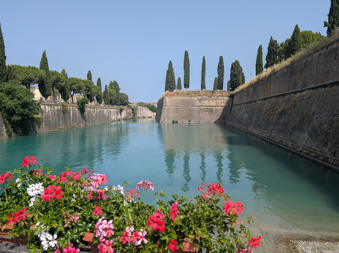Canale di mezzo-佩斯基耶拉德尔加尔达必去景点