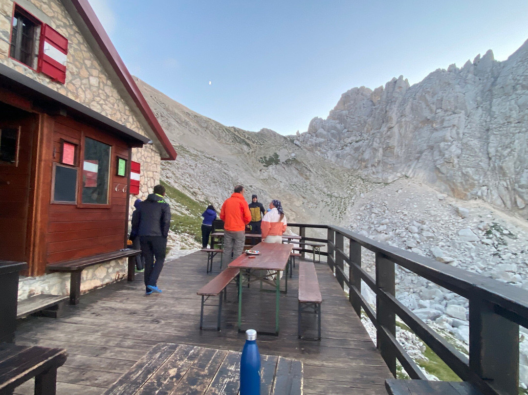 Dai Prati di Tivo al Rifugio Franchetti-Pietracamela必去景点