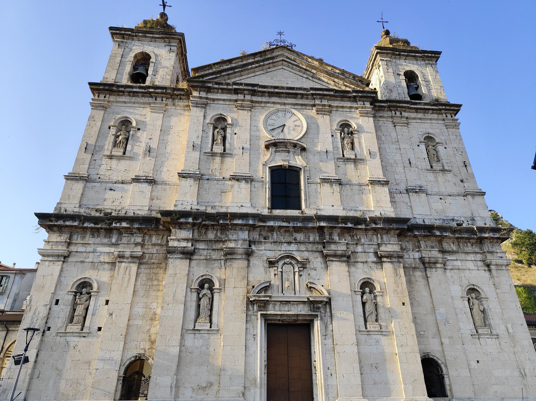 Basilica di Santa Maria Assunta-Castel di Sangro必去景点