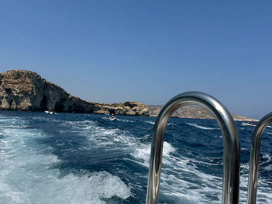 Ebsons Private Boat Charters-Comino必去景点