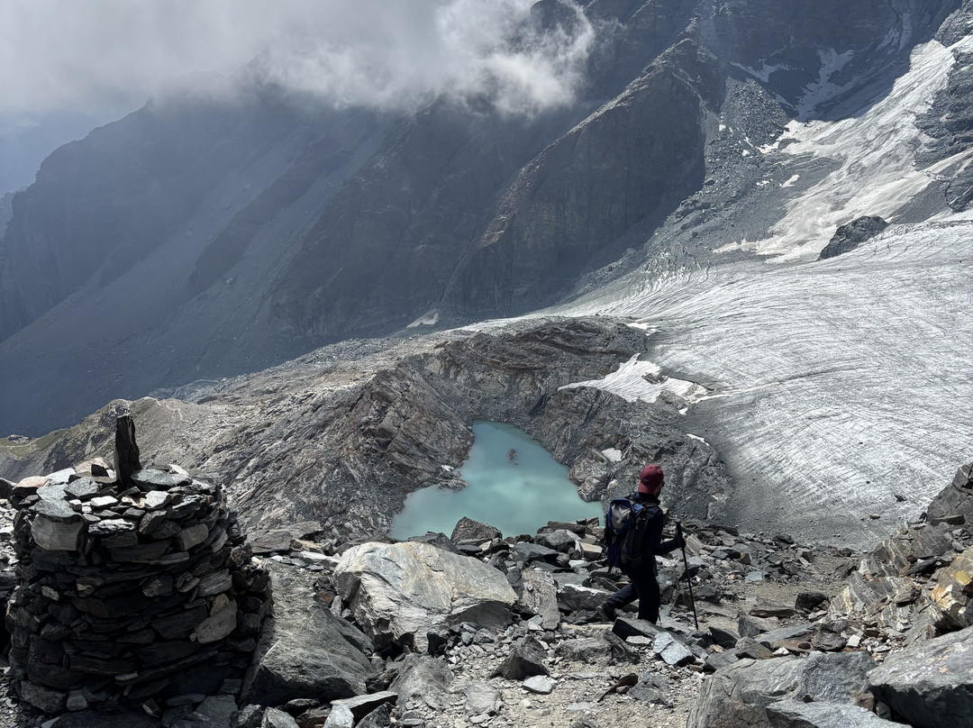 Mezzalama Refuge主图