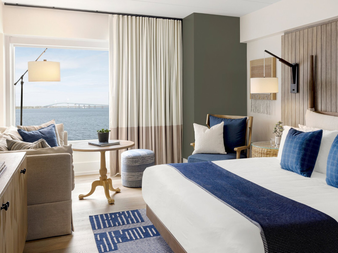 Newport Harbor Island Resort主图