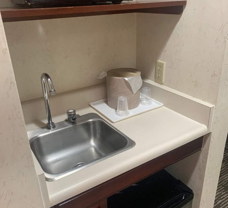 Evergreen Inn And Suites主图