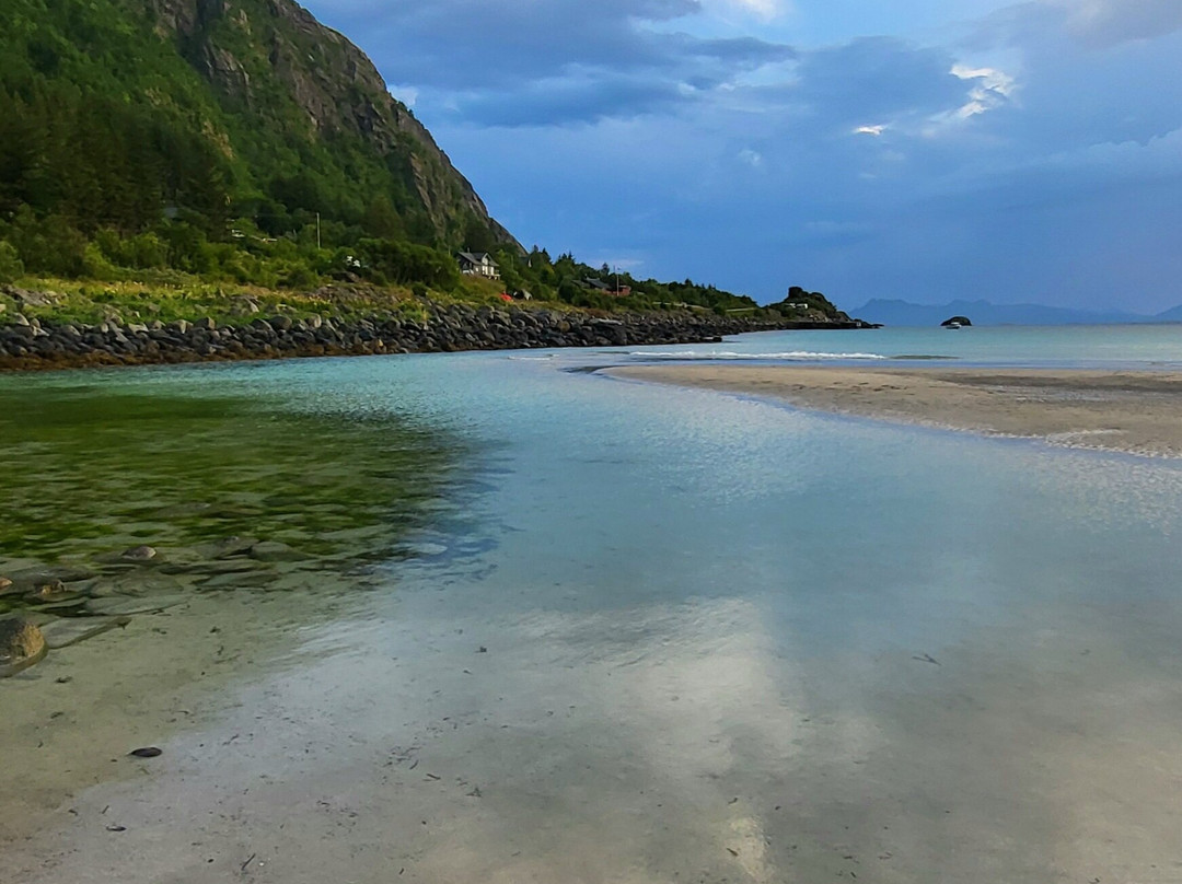 Rørvikstranda Beach-Kabelvag必去景点