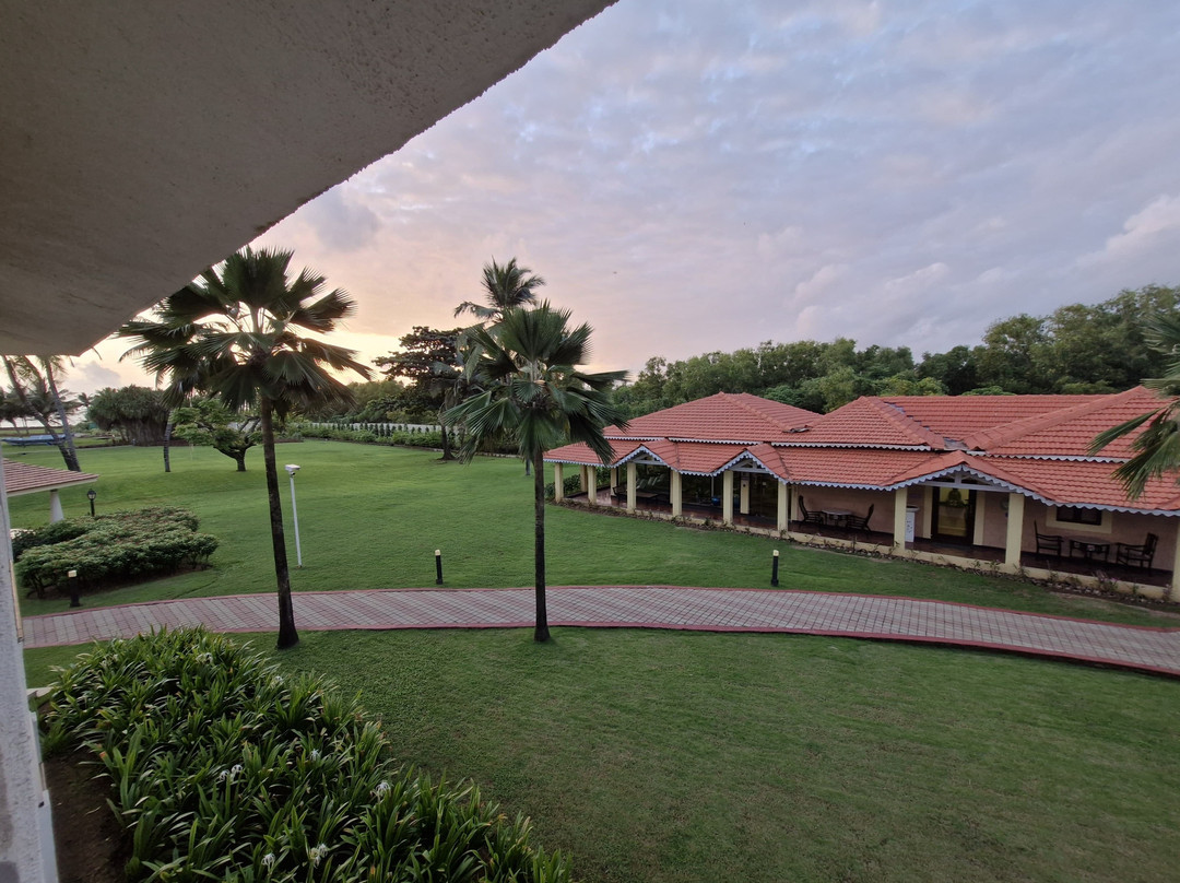 果阿度假胜地假日酒店主图