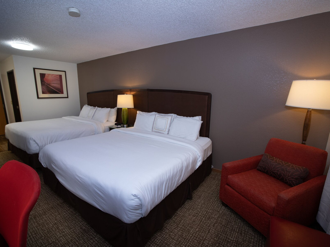 Alliance Hotel & Suites, a Howard Johnson by Wyndham主图