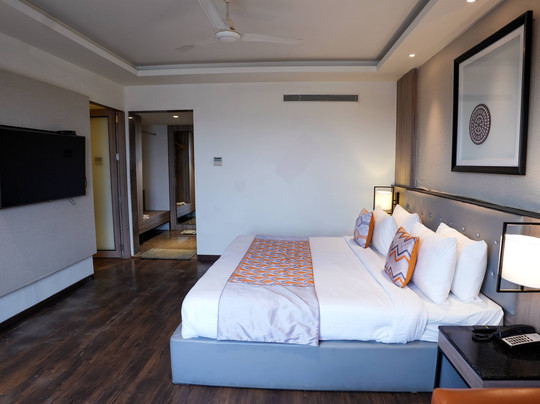 Ambajogai酒店住宿-Grand Sarovar Portico