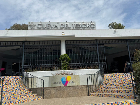 Cueva del Tesoro-Rincon de la Victoria必去景点