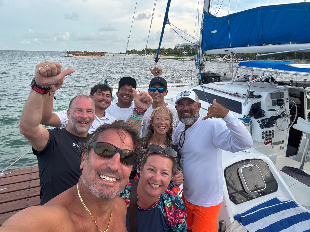 Catmania Catamarans-Costa Mujeres必去景点