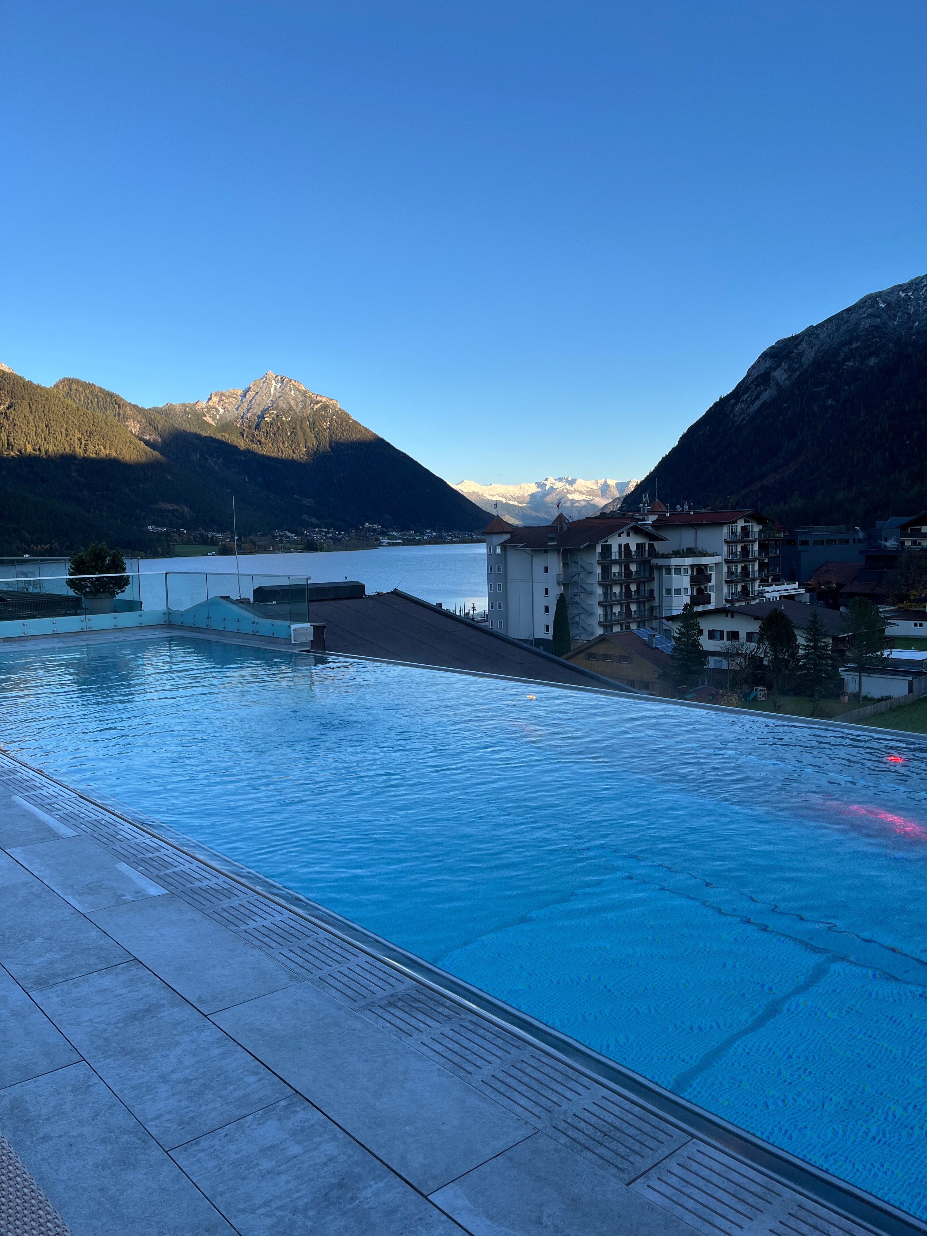 Das Karwendel - Ihr Wellness Zuhause am Achensee-泳池