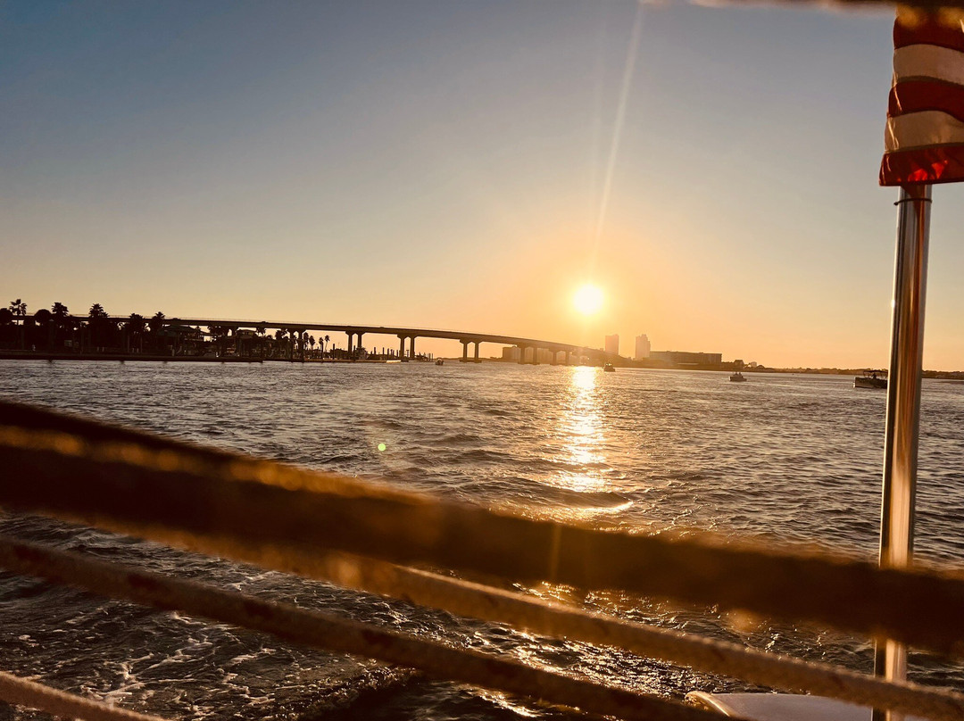 Sail Wild Hearts-橙色海湾必去景点