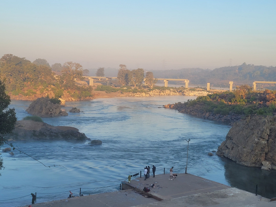 Marble Rocks at Bhedaghat-贾巴尔普尔必去景点