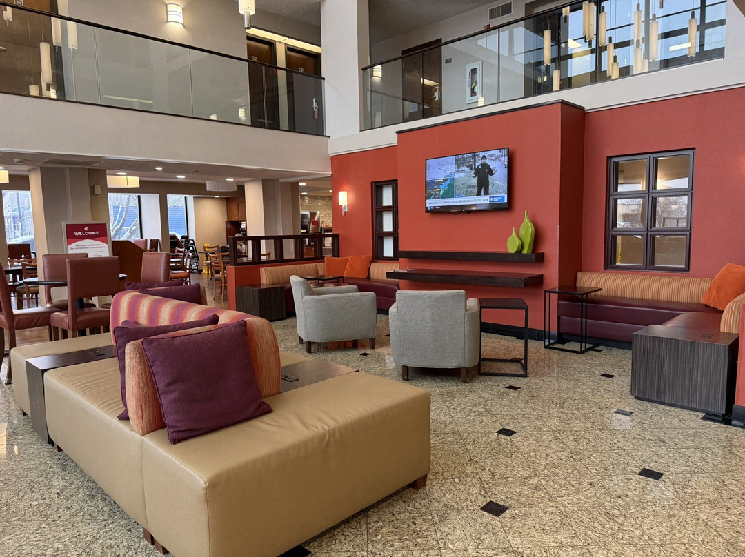 Drury Inn & Suites Terre Haute主图