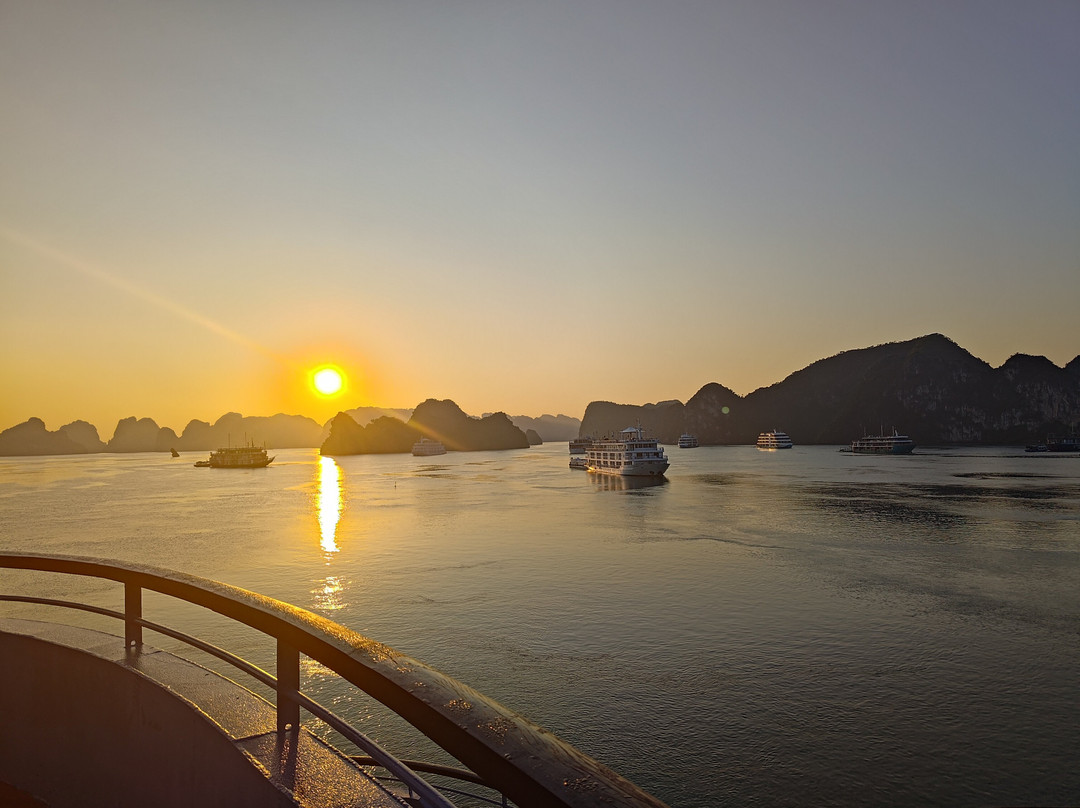 Erina Cruise-下龙湾必去景点