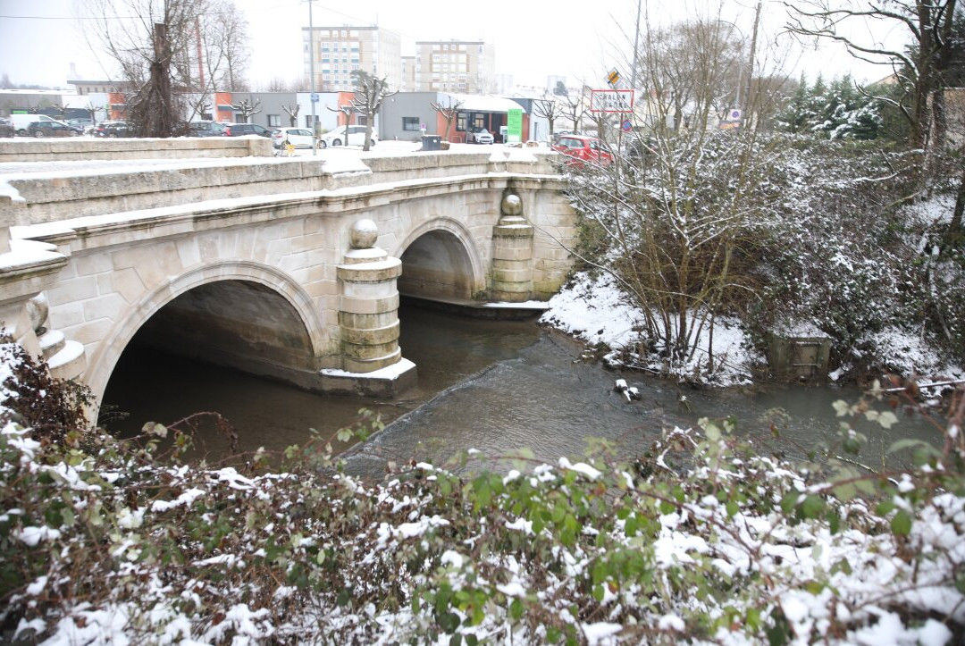 Le Pont de Pierre-Chatenoy-le-Royal必去景点