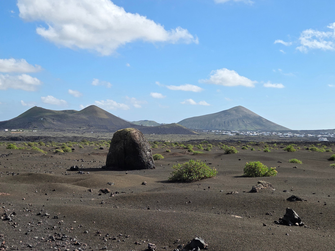 Caldera Colorada-Tinajo必去景点