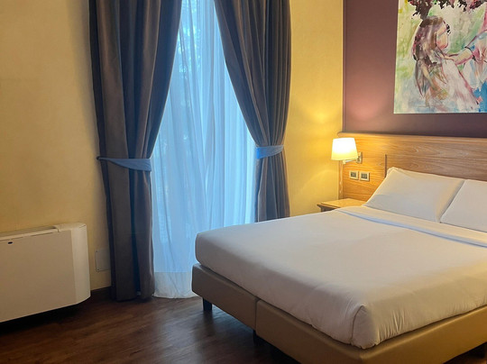 波娇丽吉罗酒店主图