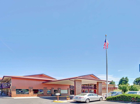 奥尔巴尼速8酒店