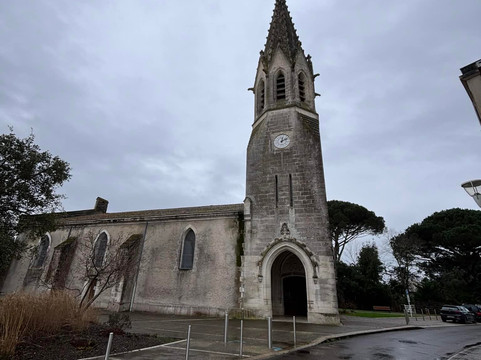 Eglise Saint Martin-比斯卡罗斯必去景点