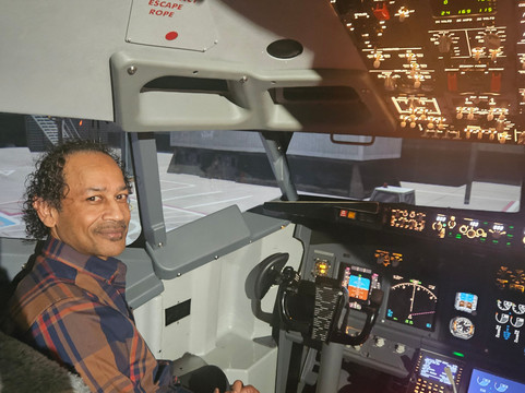 Simair737 Flight Simulators-切尔滕纳姆必去景点