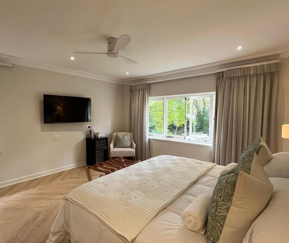 7 on Churchill Guest House