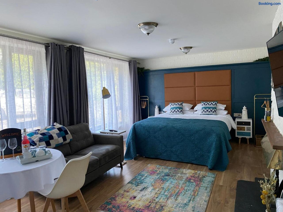 Riverbank Annexe