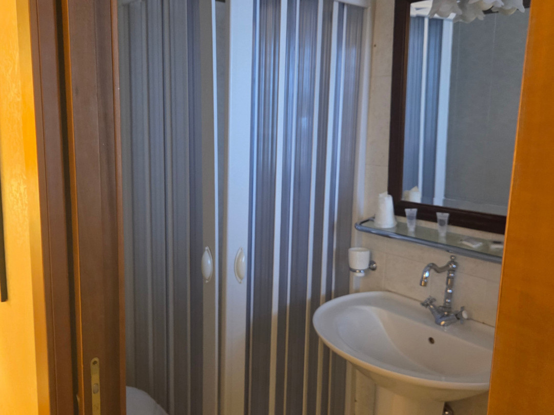 瑞纳里餐厅酒店